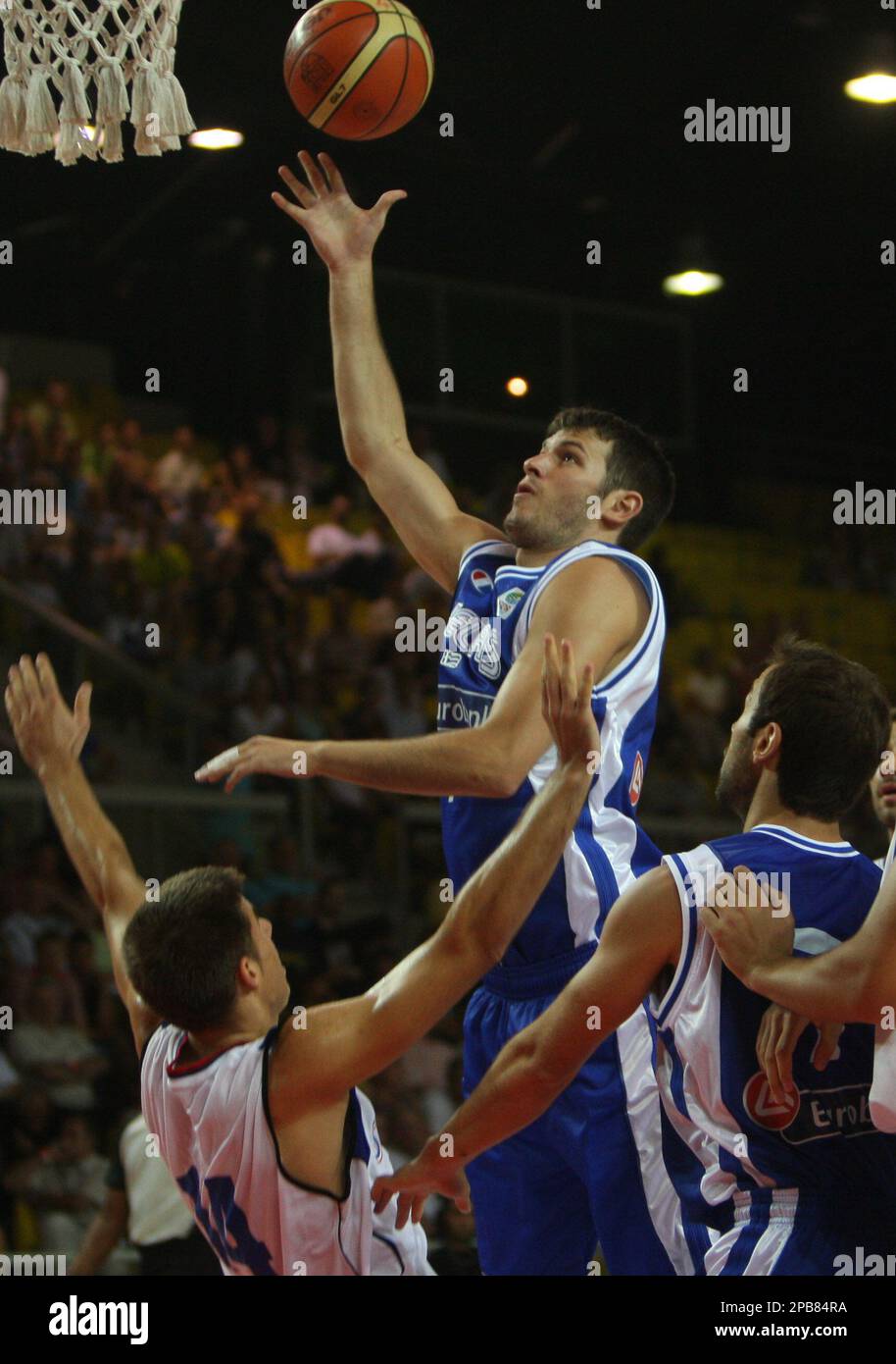 Greece's Fotsis scores during their basketball Eurotournament match against  Serbia Sunday Aug. 12, 2007 in Strasbourg eastern France. (AP  Photo/Christian Lutz Stock Photo - Alamy