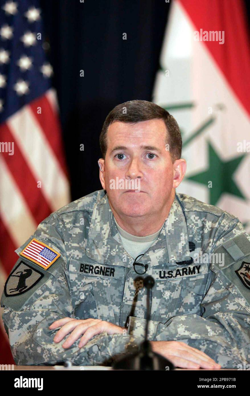 https://c8.alamy.com/comp/2PB971B/us-military-spokesman-general-kevin-bergner-listens-to-journalists-questions-during-a-press-conference-in-order-to-discuss-current-efforts-in-iraq-on-wednesday-aug-1-2007-in-baghdad-iraq-ap-photosabah-arar-pool-2PB971B.jpg