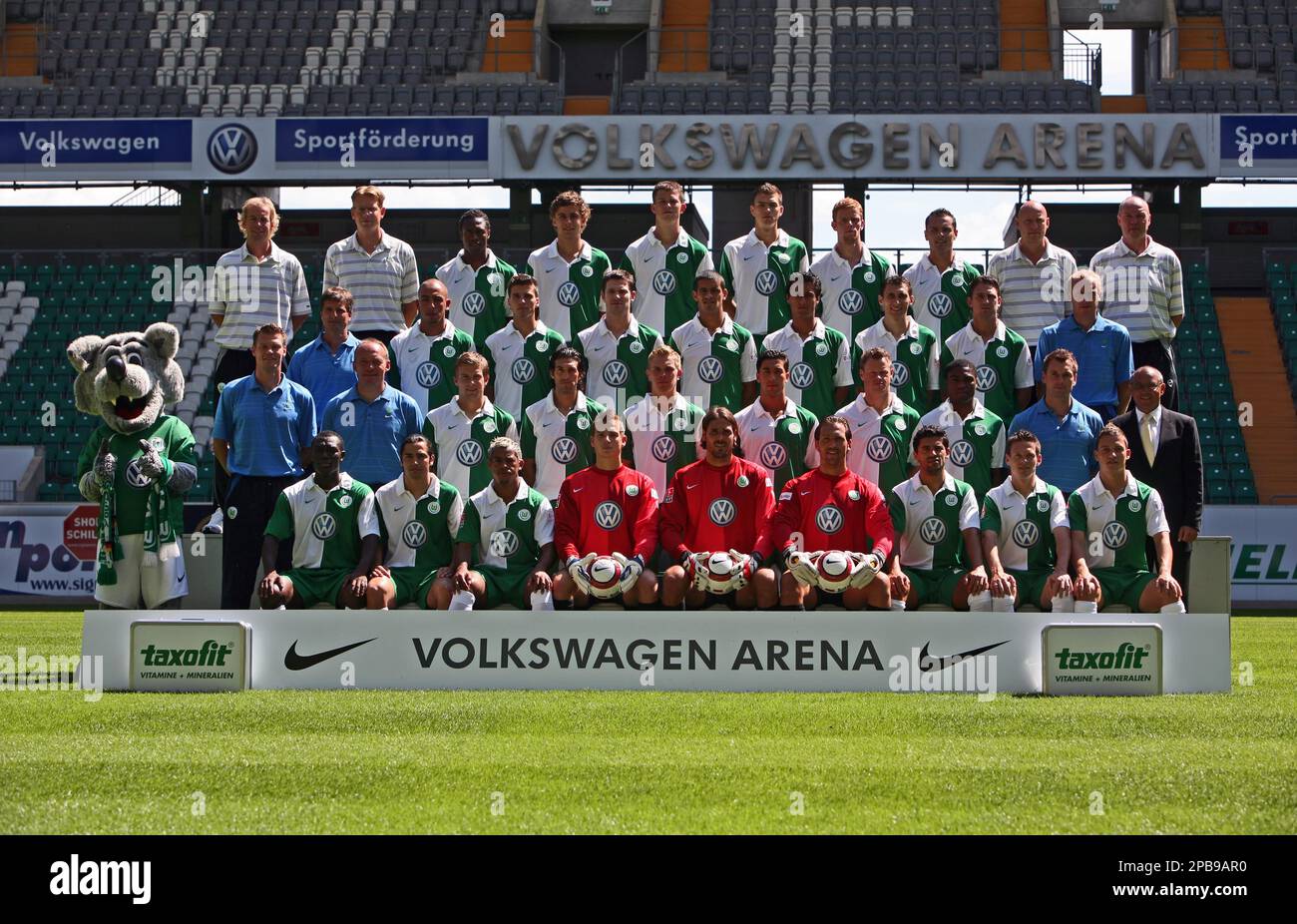 German first division Bundesliga soccer team VfL Wolfsburg is seen during a  photocall at the Volkswagen stadium in Wolfsburg, Germany, on Saturday,  July 14, 2007. Fourth row from left: Egil Eliassen (physical