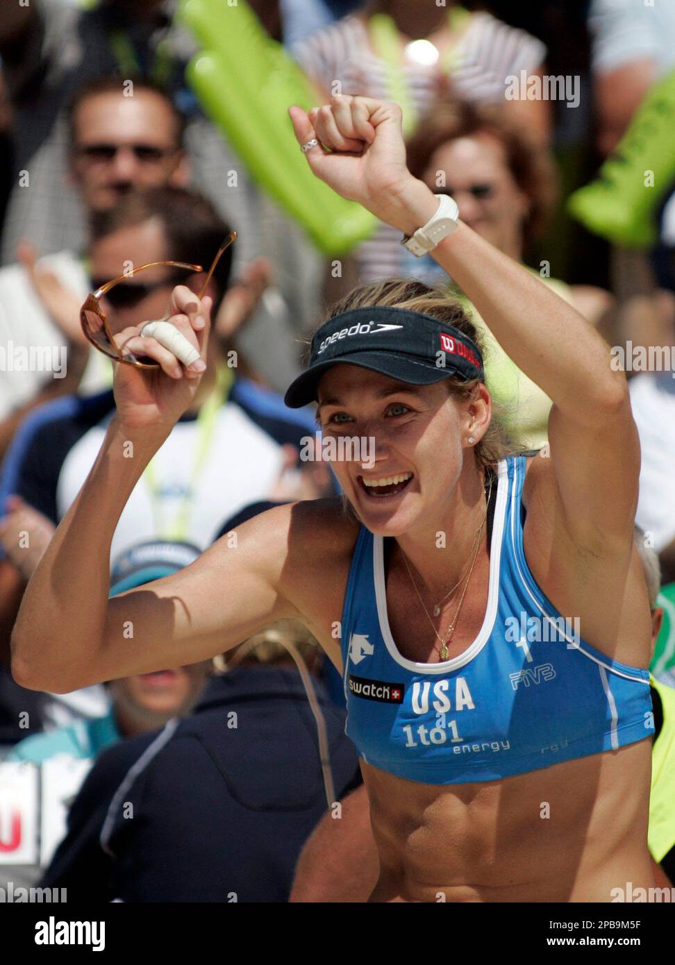 US American Kerri Walsh cheers after winning the final between US