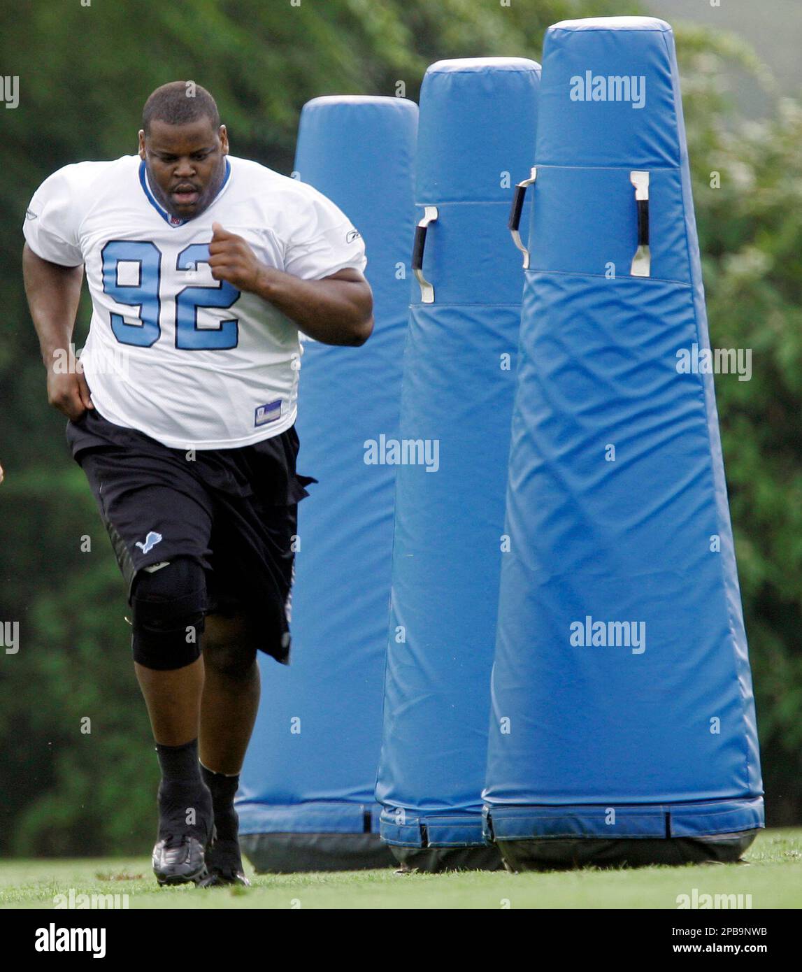 Detroit Lions quarterback Shaun Hill runs through drills during an NFL  football training camp in Allen Park, Mich., Friday, July 26, 2013. (AP  Photo/Carlos Osorio Stock Photo - Alamy