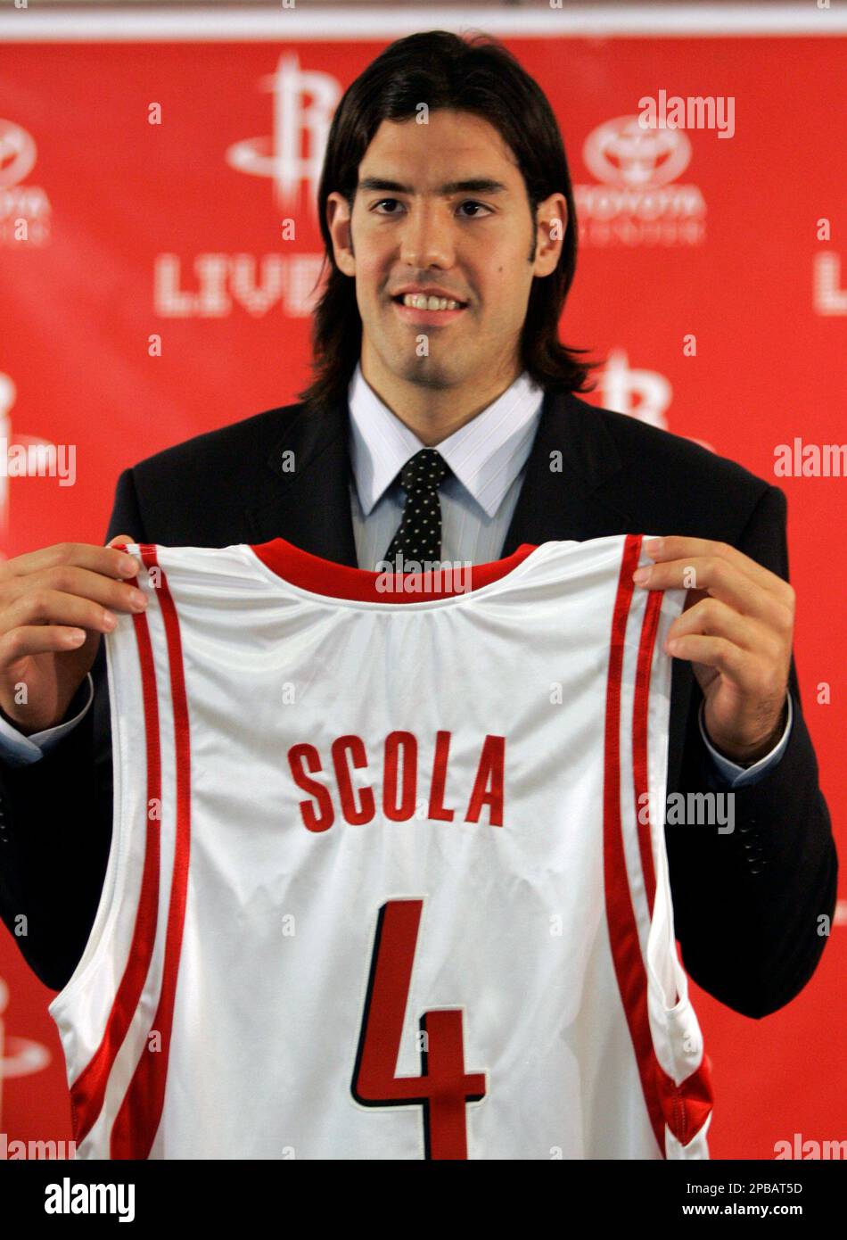 The Houston Rockets newest forward Luis Scola of Argentina, holds up his new  basketball jersey during a press conference Tuesday, July 17, 2007 in  Houston. (AP Photo/Pat Sullivan Stock Photo - Alamy