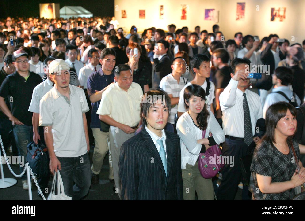Mourners line up to attend a memorial service of Japanese singer Izumi Sakai  in Tokyo, Wednesday, June 27, 2007. Sakai, the popular vocalist of the  music unit named Zard, was found dead