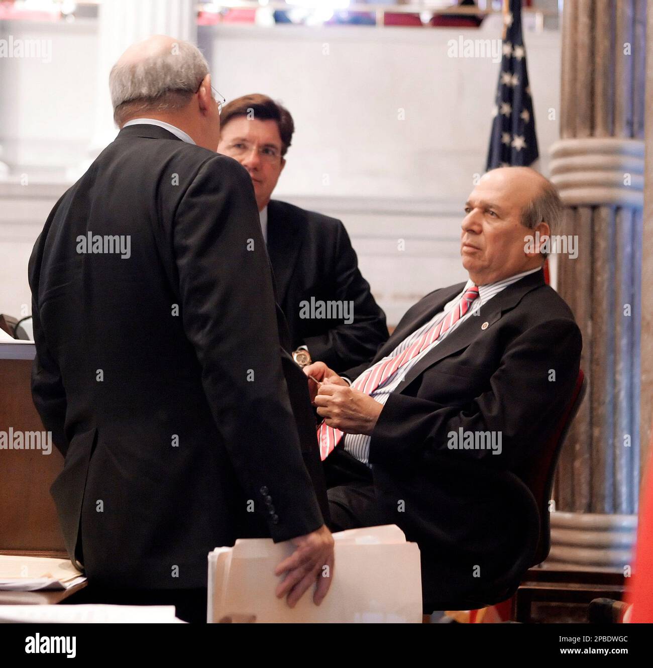 House Speaker Jimmy Naifeh, DCovington, right, talks with Rep. David