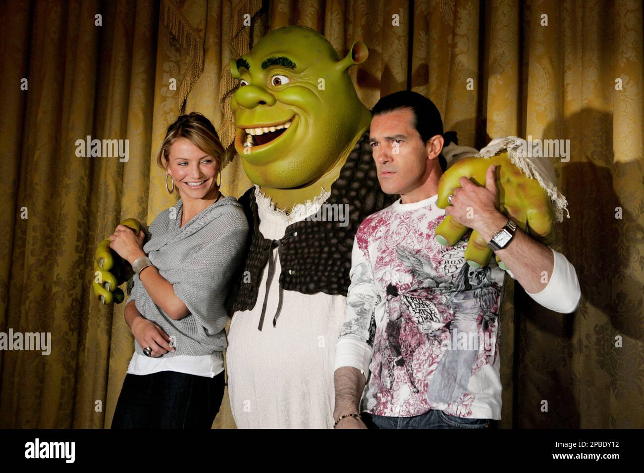 U.S. actress Cameron Diaz, left, and Spanish actor Antonio Banderas