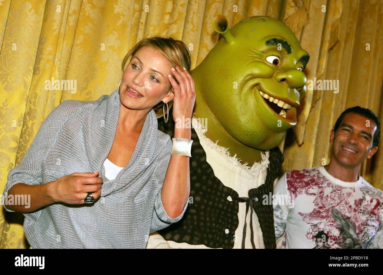 U.S. actress Cameron Diaz, left, and Spanish actor Antonio Banderas
