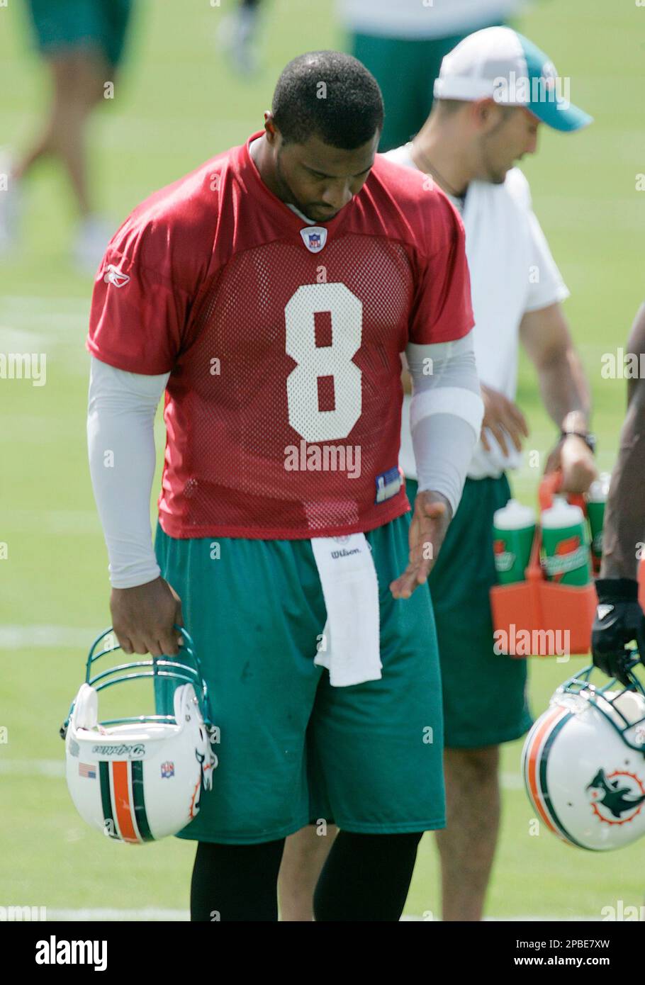 Miami Dolphins quarterback Daunte Culpepper reacts after passing the  football during the first day of football mini-camp in Davie, Fla. Friday,  June 8,2 007. Moments later he left the practice field.(AP Photo/J.