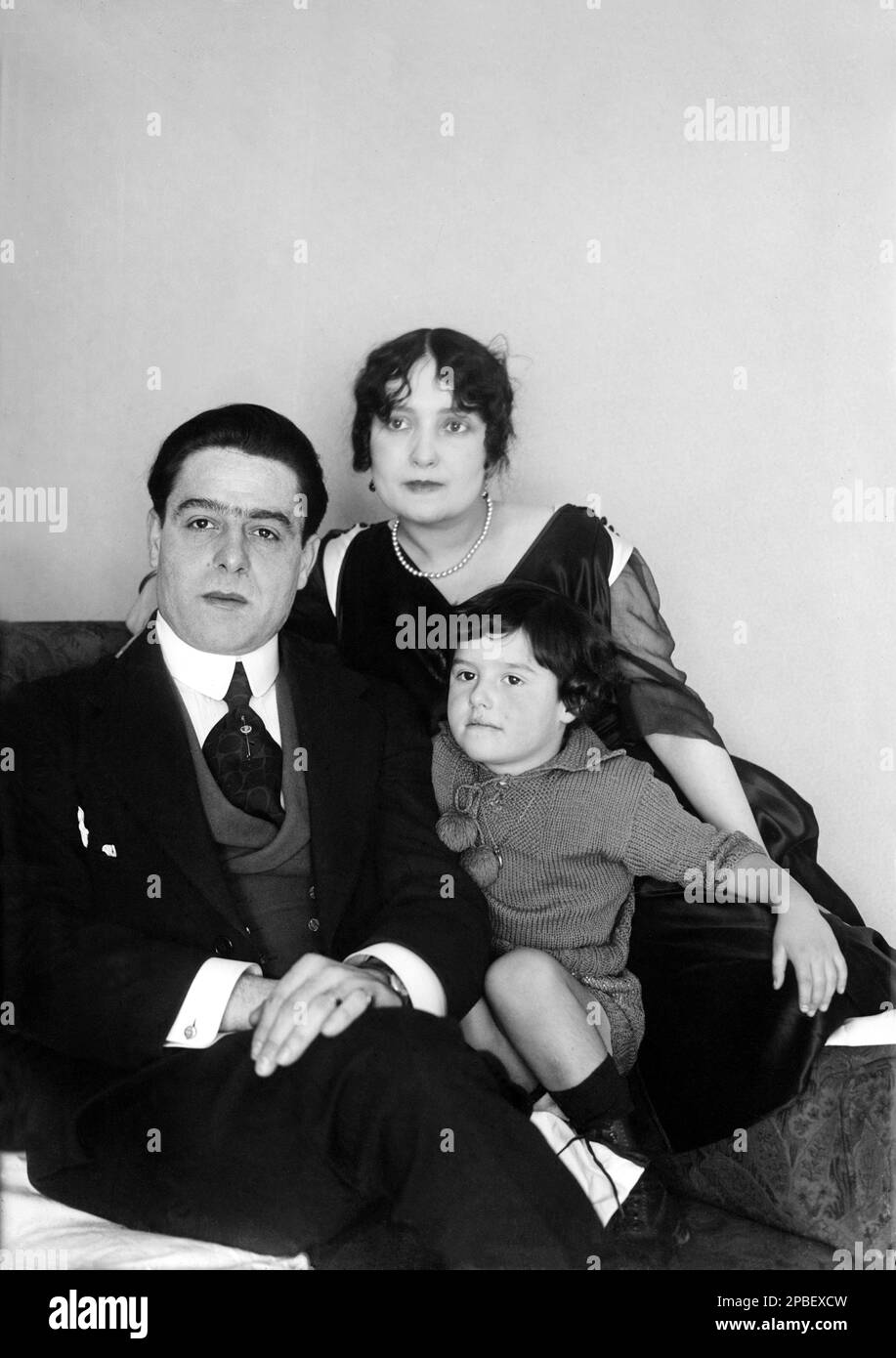 Famiglia cantante hi-res stock photography and images - Alamy