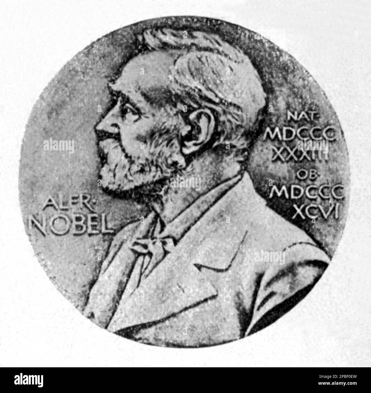 1925 : The medal of NOBEL PRIZE with the portrait of celebrated swedish chimist and  inventor  ALFRED NOBEL ( 1833 - 1896 ) . Engineer, innovator, armaments manufacturer and the inventor of dynamite. He owned Bofors, a major armaments manufacturer, which he had redirected from its previous role as an iron and steel mill. In his last will, he used his enormous fortune to institute the Nobel Prizes . The synthetic element Nobelium was named after him. - foto storiche - foto storica  - scienziato - scientist  - portrait - ritratto  - SCIENZIATO - SCIENTIST - DINAMITE - DYNAMITE  - beard  - PREMIO Stock Photo