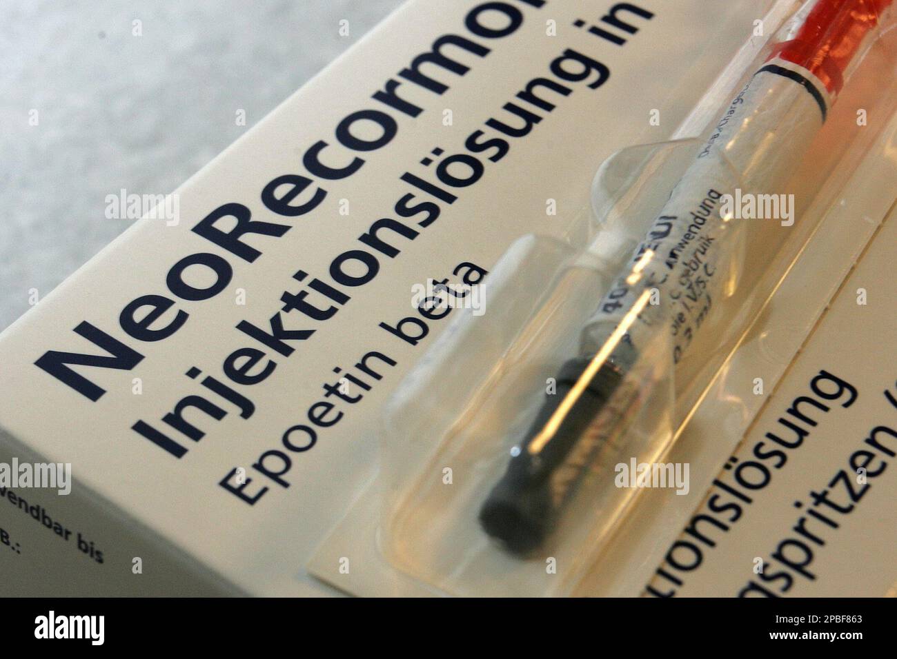 Eine Fertigspritze mit dem als Blutdopingmittel benutzten EPO, das als  Epoetin beta unter dem Namen NeoRecormon im Handel ist, am Dienstag, 29.  Mai 2007, in einem Krankenhaus in der Naehe von Frankfurt.
