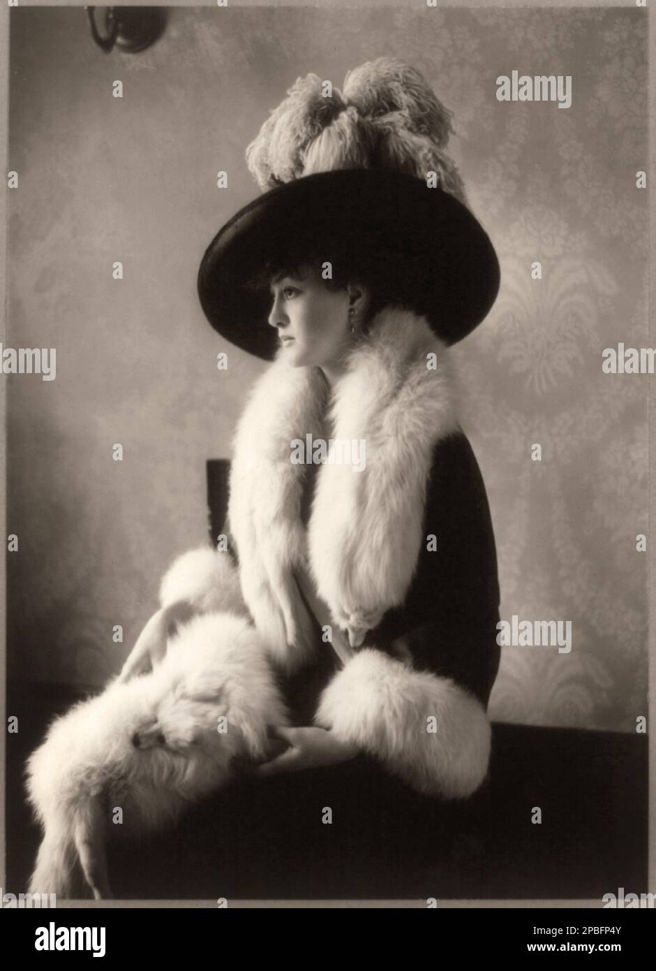 1911 , USA Henrietta LOUISE CROMWELL Brooks (c. 1890 May 30, 1965