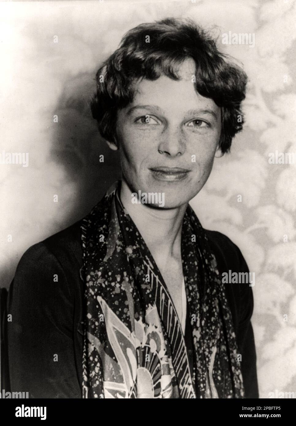 1928 , USA  :  Portraits of  most celebrated woman aviator AMELIA EARHART ( 1897 - 1937 ) . Earhart was the first woman to receive the Distinguished Flying Cross which she was awarded as the first aviatrix to fly solo across the Atlantic Ocean.  She set many other records, wrote best-selling books about her flying experiences, and was instrumental in the formation of The Ninety-Nines, an organization for female pilots.  During an attempt to make a circumnavigational flight of the globe in 1937, Earhart disappeared over the central Pacific Ocean near Howland Island. Fascination with her life, c Stock Photo