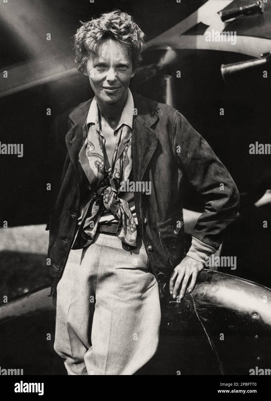 1932 , august , USA  :  Portraits of  most celebrated woman aviator AMELIA EARHART ( 1897 - 1937 ) fresh from her nineteen-hour solo nonstop flight from Los Angeles to Newaek , New Jersey . Earhart was the first woman to receive the Distinguished Flying Cross which she was awarded as the first aviatrix to fly solo across the Atlantic Ocean.  She set many other records, wrote best-selling books about her flying experiences, and was instrumental in the formation of The Ninety-Nines, an organization for female pilots.  During an attempt to make a circumnavigational flight of the globe in 1937, Ea Stock Photo