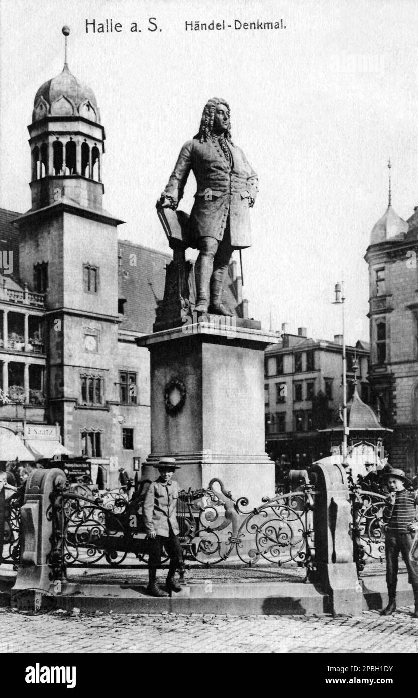 1910 ca, GERMANY : The celebrated german Baroque music composer George Frideric Handel ( Halle 1685 – 1759 ) , postcard with monument in Halle an der Saale , Brandenburg Prussia , Germany .   - MUSICA CLASSICA - CLASSICAL - COMPOSITORE - MUSICISTA - portrait - ritratto - wig - parrucca - jabot -  BAROCCO - BAROCCA - scultura - sculpture - monumento - statua - statue - cartolina - GEOGRAPHY - GEOGRAFIA -  - FOTO STORICA STORICHE - HISTORY PHIOTO  ----  ARCHIVIO GBB Stock Photo
