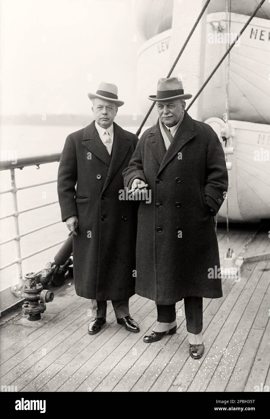 1922 ca , New York , USA : The british Sir CHARLES F. HIGHAM ( left in this photo) with the traveller and english writer GEORGE KINGSLEY , just arrive in USA on ocean liner Leviathan  . Kingsley was married with Mary Bailey and was the father of celebrated MARY Henrietta KINGSLEY  ( 1862 – 1900 ), writer and woman explorer who greatly influenced European ideas about Africa and African people . Mary Kingsley was also the niece of celebrated british novellist Charles Kingsley (1819-1875) . GEORGE KINGSLEY  was a doctor and worked for George Herbert, 13th Earl of Pembroke . Sir Charles Higham, M. Stock Photo