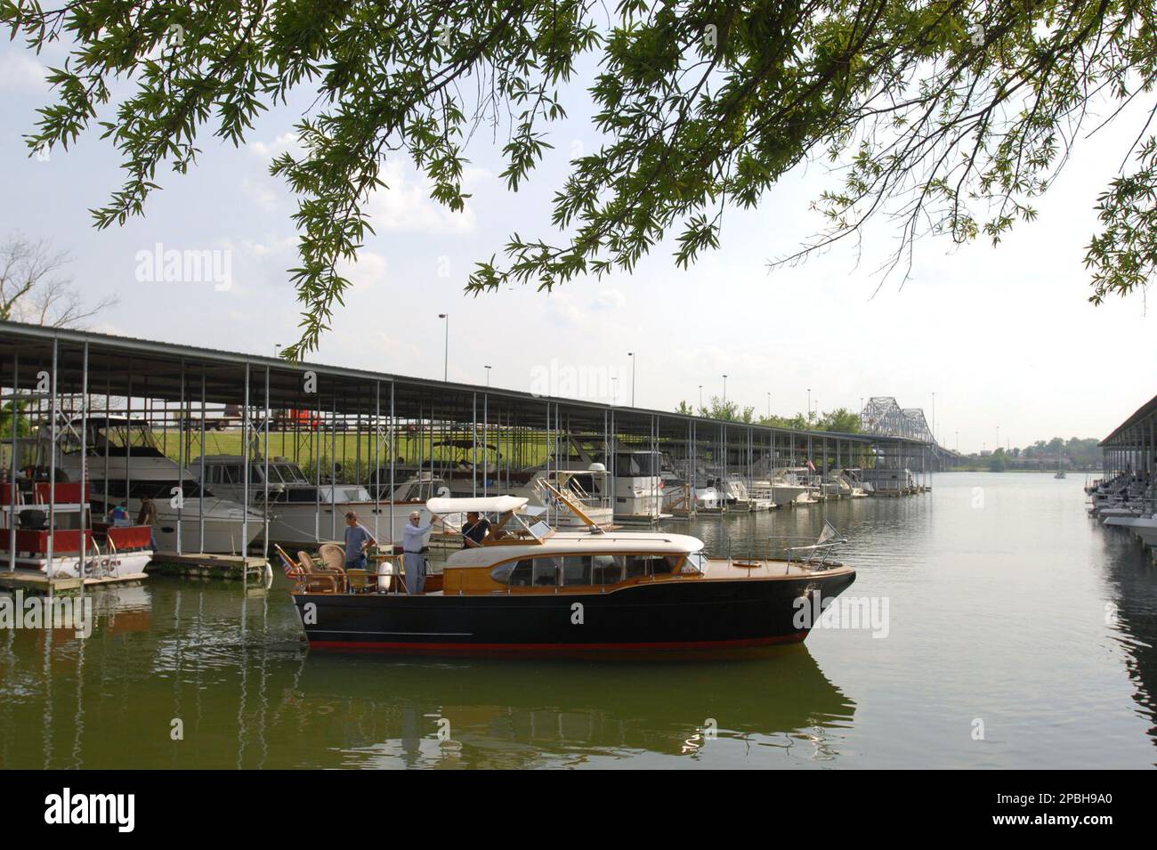 Houston Lovelace guides his vintage, 1957 Chris-Craft Continental ...