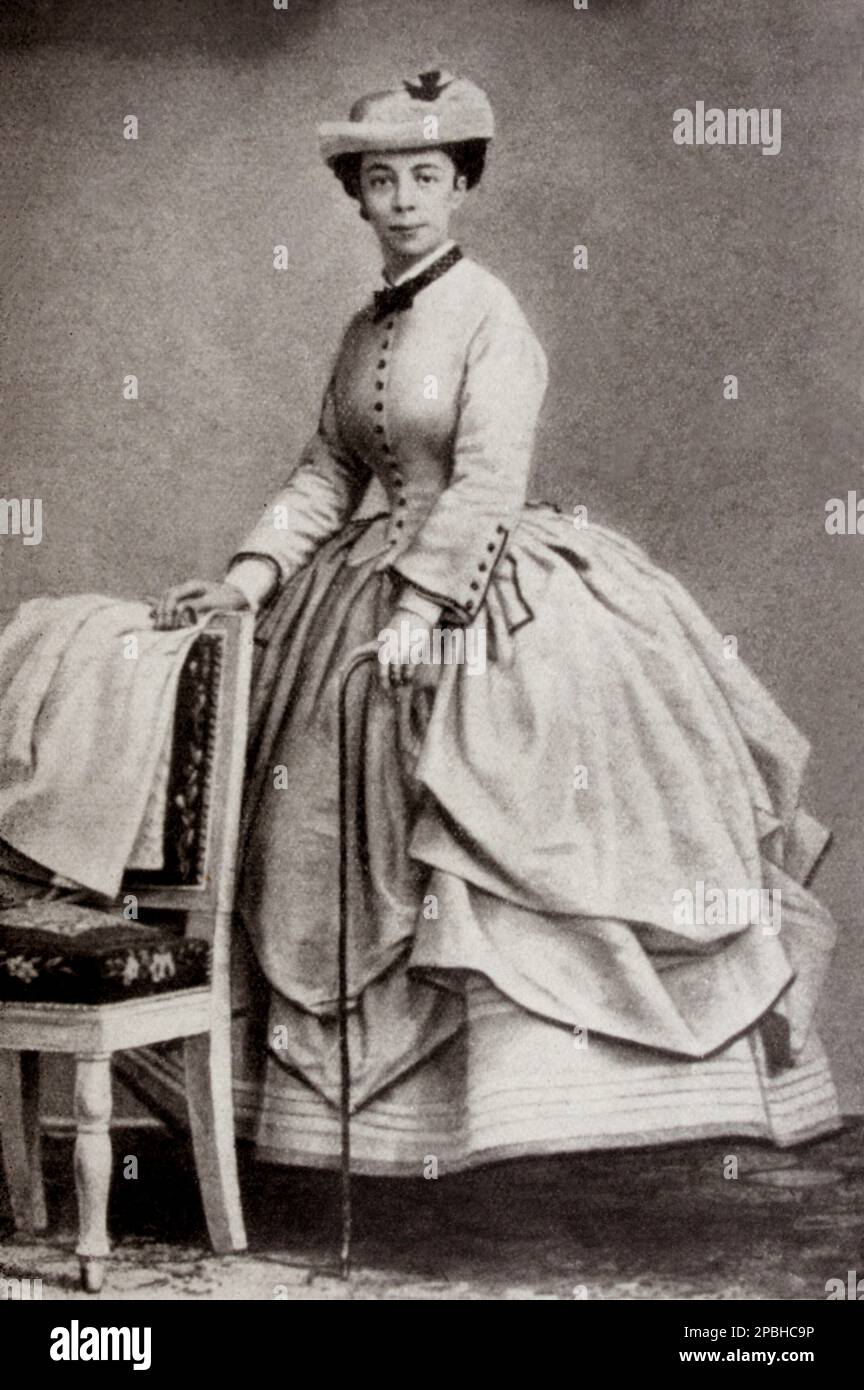 1875 ca , Wien , Austria : Princess PAULINE Clementine de METTERNICH Winneburg zu Beilstein, née Countess Pauline Clementine Marie Walburga Sandor de Szlavnicza, ( 1836  -  1921 ) , Photo Braun . Pauline was a famous  socialite . She was an important promoter of the work of the German composer Richard Wagner and the Czech composer Bedrich Smetana . In 1856 she married Prince Richard von Metternich, a son of chancellor Prince Klemens Wenzel von Metternich so they were a husband and a wife and an uncle and a niece simultaneously. Portrayed by impressionist painter Edgar Degas in 1865  . Close fr Stock Photo