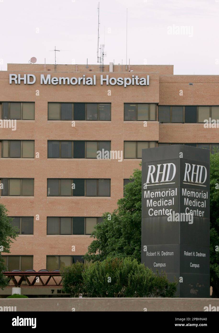 RHD Memorial Hospital in Farmers Branch, Texas, is shown Monday, May 7,  2007. RHD Memorial is part of the Tenet HealthSystem. Health care services  provider Tenet Healthcare Corp. said Tuesday, May 8,