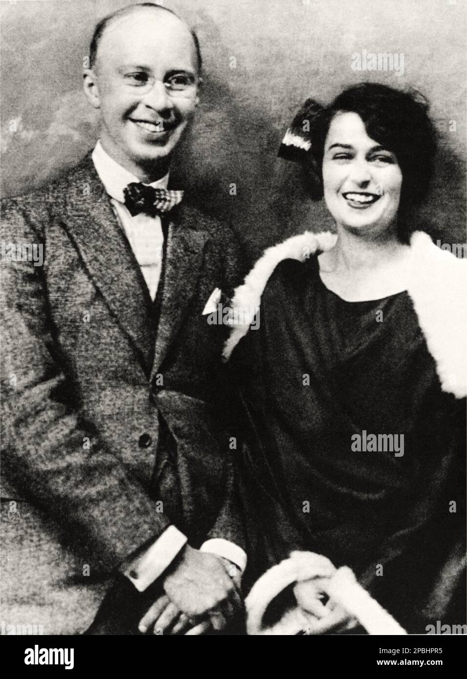 1925 ca, Paris , France : The russian music composer SERGEJ PROKOFIEV ( Sergej Sergeevic Prokof'ev,  1891 - 1953 ) with wife LINA LLUBERA  , was a Russian composer who mastered numerous musical genres and came to be admired as one of the greatest composers of the 20th century - Sergej Sergejevic  Prokofjev , Sergei , Sergey or Serge  and Prokofief  Prokof'ev  Prokofiev  Prokoviev Prokofieff - BALLETS RUSSES by DIAGHILEV - Diagilev - COMPOSITORE - OPERA LIRICA - CLASSICA - CLASSICAL - PORTRAIT - RITRATTO - MUSICISTA - MUSICA  - pianist - pianista - AVANGUARDIA - AVANTGARDE - marito e moglie - s Stock Photo