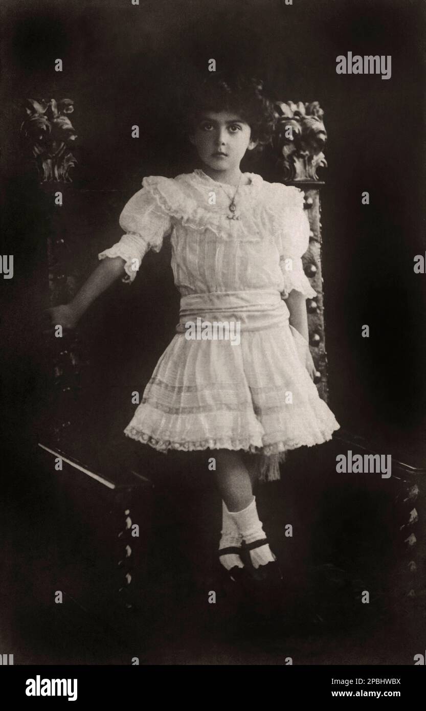 1905 ca,  Italy : The italian princess  IOLANDA ( 1901 - 1986 )  , daughter of King of Italy VITTORIO EMANUELE III  di SAVOIA and Queen ELENA ( of Montenegro ). Photo by Lovazzano e Sorella , Torino   - Jolanda - ITALIA  - CASA SAVOIA - REALI -  Nobiltà  ITALIANA - SAVOY - NOBILITY - ROYALTY - HISTORY - FOTO STORICHE  - royalty - nobili -  Nobiltà  - principessa reale  - portrait - ritratto  -  personality personalities when was young baby - personalita' da giovane giovani da bambini bambino - bambina ----  Archivio GBB Stock Photo