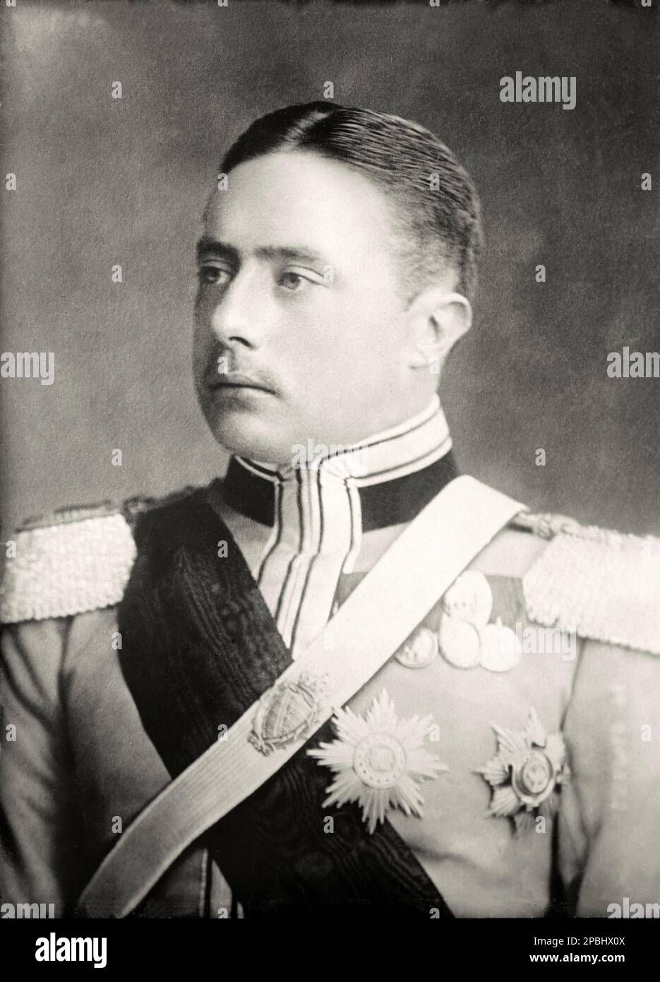 1901 ca  : The german Grand Duke WILHELM ERNST of SACHSEN  WEIMAR EISENACH  ( 1876 - 1923 ).  He was born in Weimar, the eldest son of Karl August of Saxe-Weimar-Eisenach ( 1844 - 1894 ), the Hereditary Grand Duke, and his wife Pauline of Saxe-Weimar-Eisenach ( a distant cousins ) . Wilhelm Ernst succeeded his grandfather Karl Alexander as Grand Duke on 5 January 1901 as his father had predeceased him. Wilhelm Ernst created the new Weimar state with the direction of Hans Olde, Henry van de Velde and Adolf Brütt. Also, he renewed the University of Jena by Theodor Fischer from Munich as well as Stock Photo