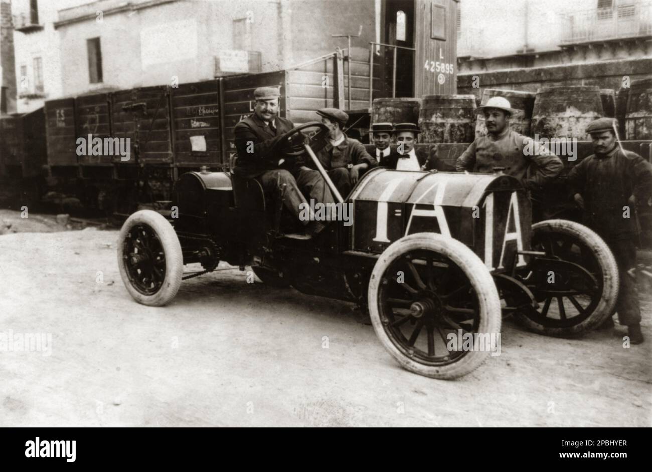 1908 ,  May 18, ITALY : Targa Florio race , 2nd Edition , car FIAT 50 HP , record 8 hours , 2 min., 40 sec., driver VINCENZO LANCIA (1881 - 1937 ), founder in 1906 in Torino of LANCIA Car Industry .  - SPORT - AUTOMOBILISMO - gara automobilistica - Rally - AUTOMOBILE - corsa - AUTO - CAR - HISTORY PHOTO - FOTO STORICA STORICHE - Targa-Florio - FIAT - F.I.A.T. - Fabbrica Italiana automobili Torino  ----  Archivio GBB Stock Photo