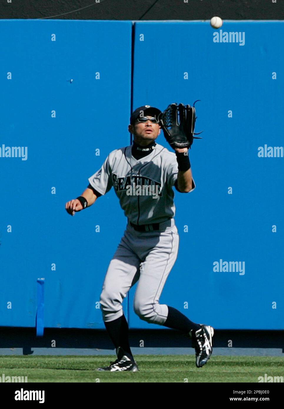 Seattle Mariners Ichiro Suzuki makes the catch on a fly ball hit by New  York Yankees' Hideki Matsui during the second inning in Major League  Baseball action Saturday, May 5, 2007 at