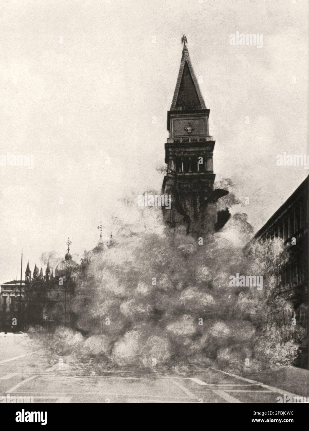1902 , 14 july , VENEZIA ,  ITALY : A photo-montage of the collapse of the bells tower of Saint Mark Cathedral in Venice . The new tower was rebuilt and re-opened the day 25 april 1912 - CATTEDRALE e PIAZZA SAN MARCO - CAMPANILE  - VENICE - ITALIA - FOTO STORICHE - HISTORY - GEOGRAFIA - GEOGRAPHY  -  FOTOMONTAGGIO - STORIA  - disastro - desaster - crollo - crash down  ---  Archivio GBB Stock Photo