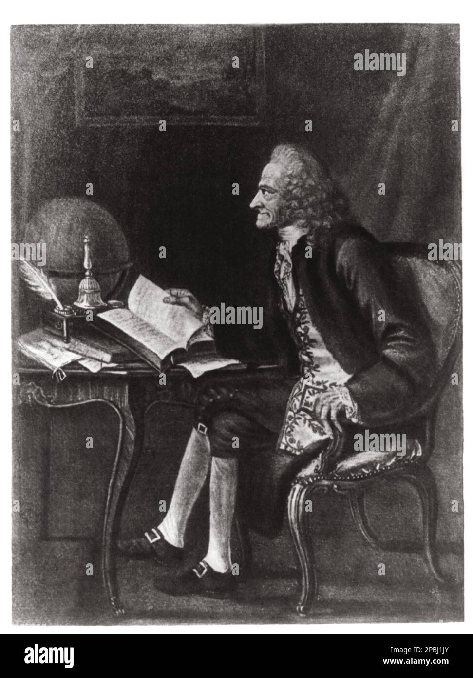 Francois-Marie Arouet ( 1694 – 1778 ), better known by the pen name VOLTAIRE , was a French Enlightenment writer, essayist, deist and philosopher . Engraving after the painting  by Louis Carrogis , called Carmontelle . - FILOSOFO - FILOSOFIA - PHILOSOPHY  - engraving - incisione - wig - parrucca - profilo - profile - desk - scrivania - scrittoio - reader - lettore - book - libro  ----  Archivio GBB Stock Photo