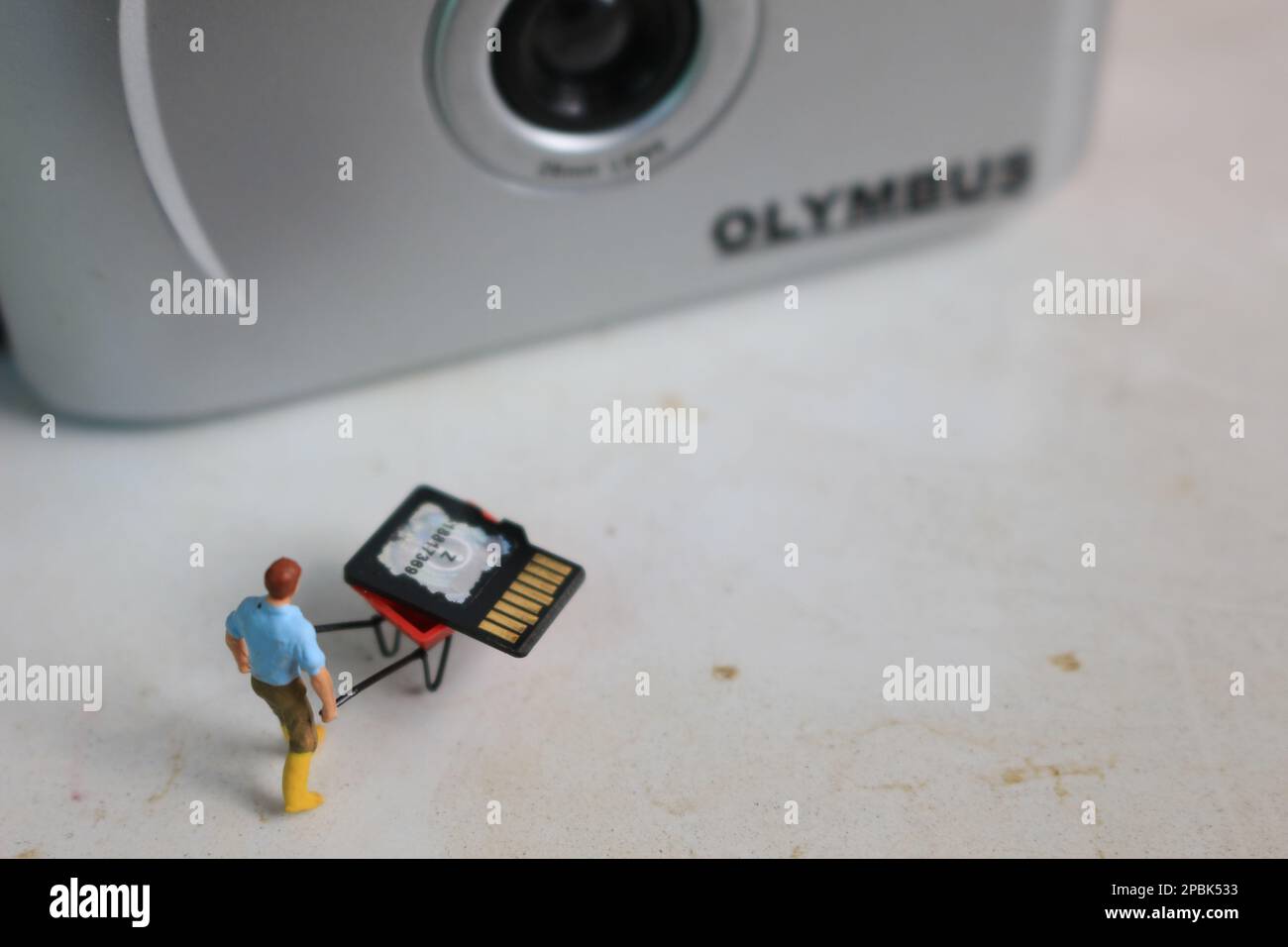 Bogor, Indonesia - Dec, 19 2022. miniature figure of a worker holding a  camera memory Stock Photo - Alamy