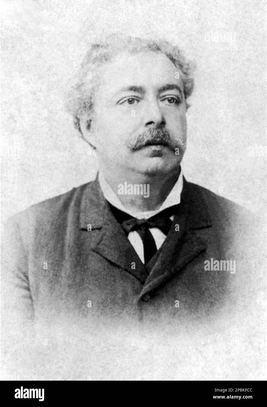 The most celebrated italian popular writer EDMONDO DE AMICIS ( Oneglia 1846 - Bordighera 1908 ) , author of book CUORE ( 1866 ) - SCRITTORE - LETTERATURA - LITERATURE - LETTERATO - portrait - ritratto - collar - colletto - tie  bow - cravatta - baffi - moustache ----  Archivio GBB Stock Photo