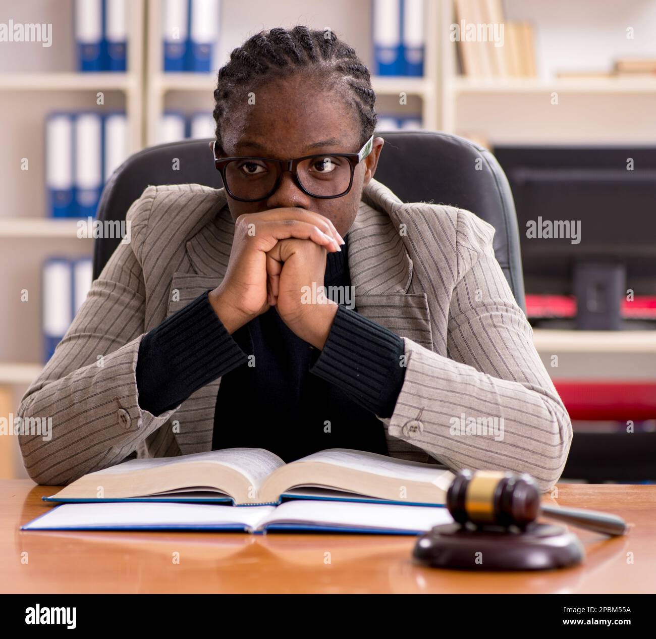 The black female lawyer in courthouse Stock Photo - Alamy