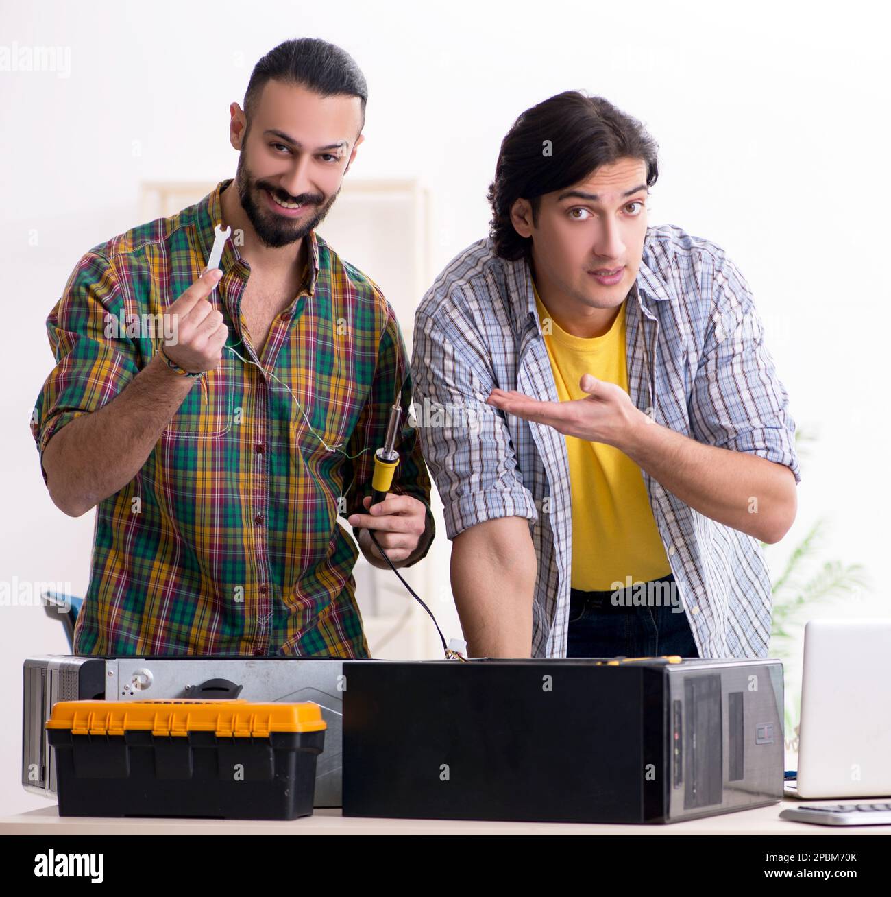 The it engineers working on hardware issue Stock Photo - Alamy