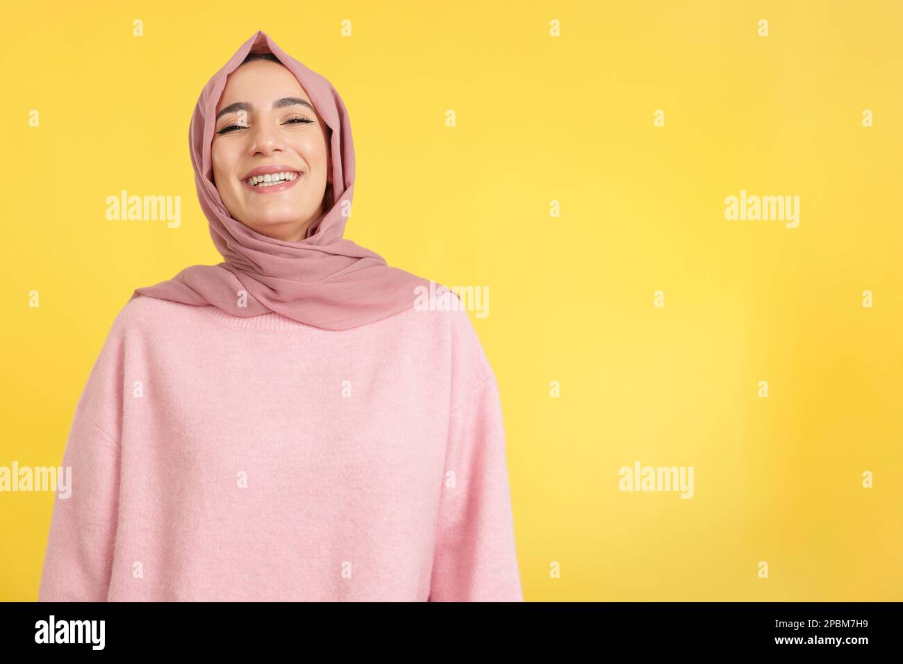 Hijab wearing muslim woman hi-res stock photography and images - Alamy