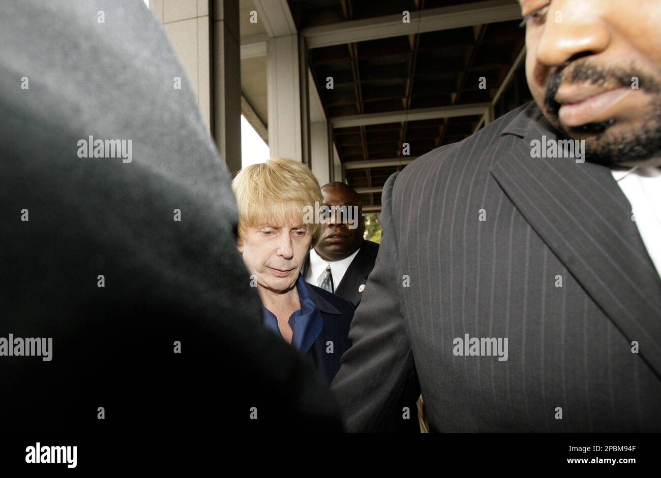 Surrounded by bodyguards, Phil Spector arrives for jury selection in