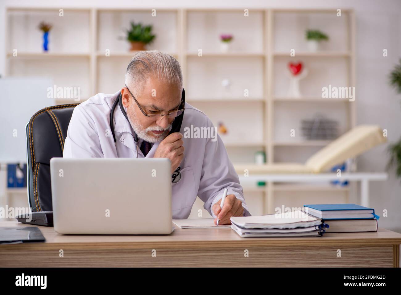 Doctor taking notes telehealth hi-res stock photography and images - Alamy