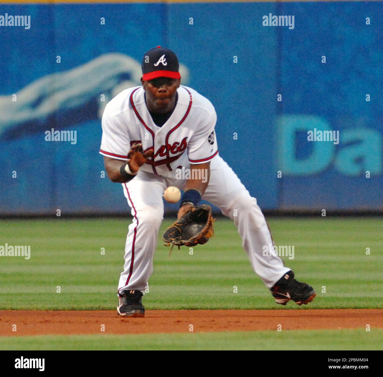 Atlanta Braves shortstop Edgar Renteria fields a ground ball during  Wednesday, May 3, 2006 baseball game against the Philadelphia Phillies in  Philadelphia. (AP Photo/Rusty Kennedy Stock Photo - Alamy