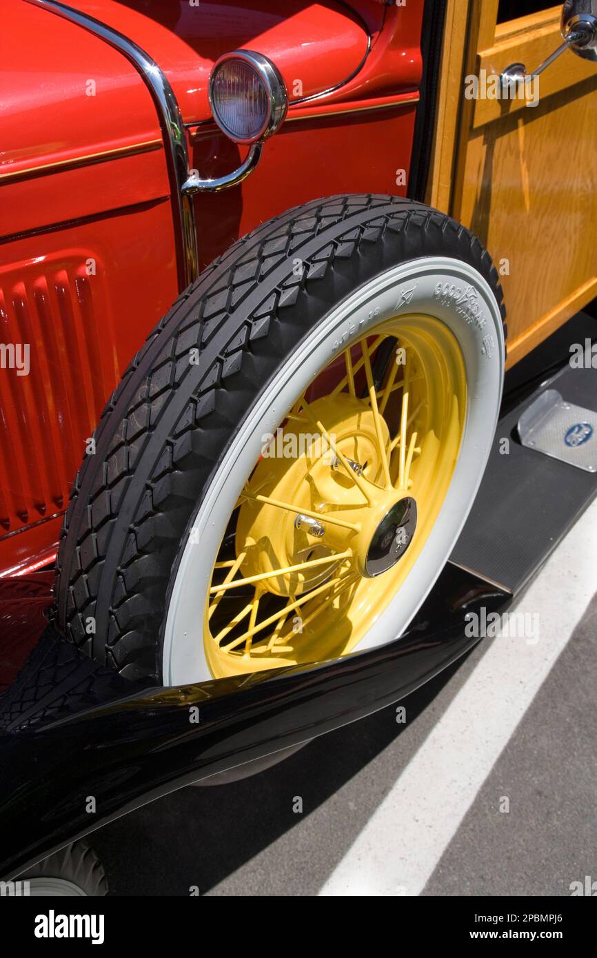 SPARE TIRE 1930 FORD MODEL A WOODIE PANEL TRUCK (©FORD MOTORS CO 1930) AUTOMOBILE Stock Photo