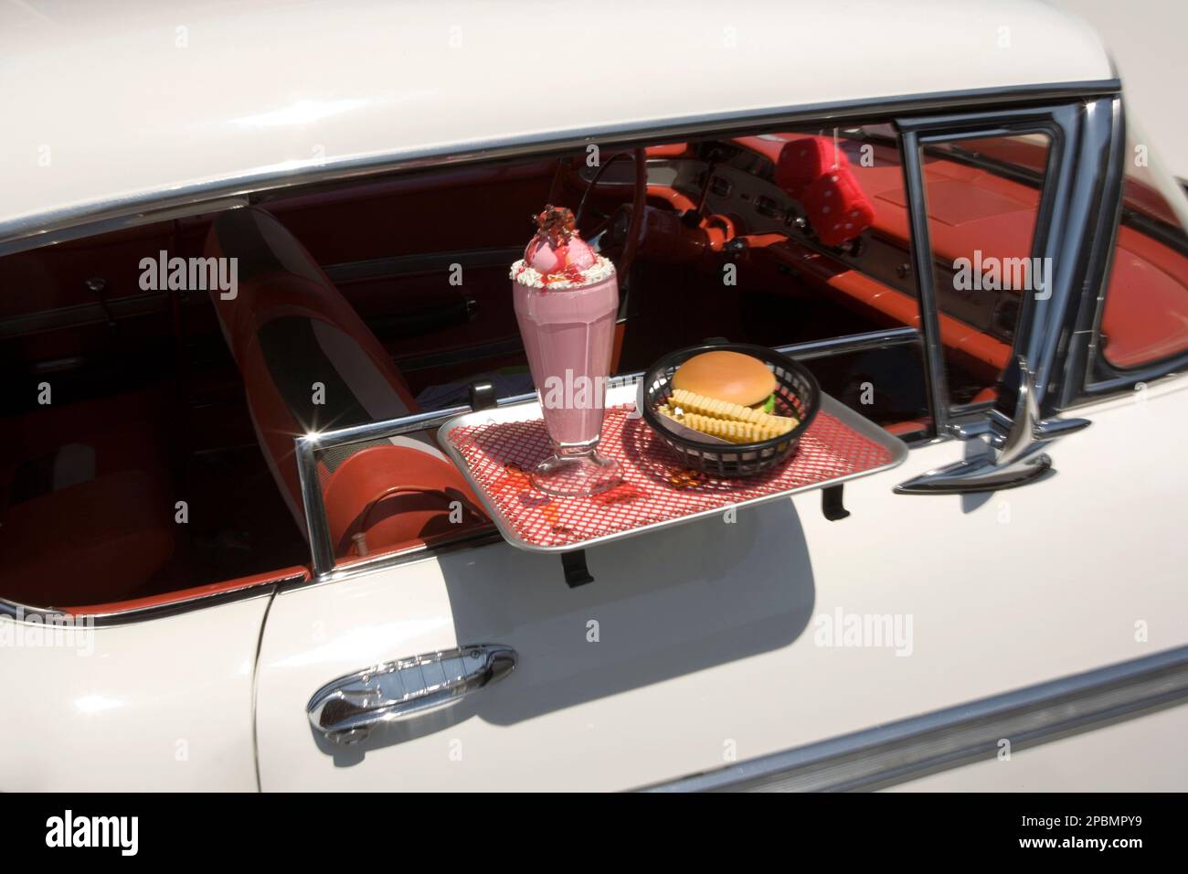 DRIVE IN FOOD TRAY ON WINDOW OF 1950 CHEVROLET BEL AIR (©GENERAL MOTORS CORP 1950) AUTOMOBILE Stock Photo