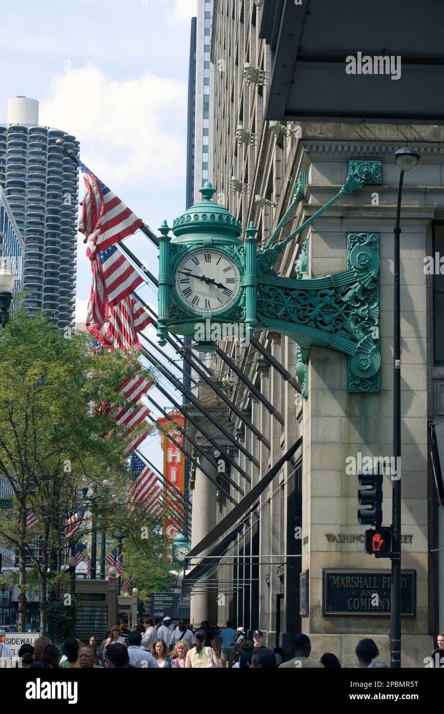 PUBLIC CLOCK MACY STOREFRONT MARSHALL FIELD BUILDING STATE STREET