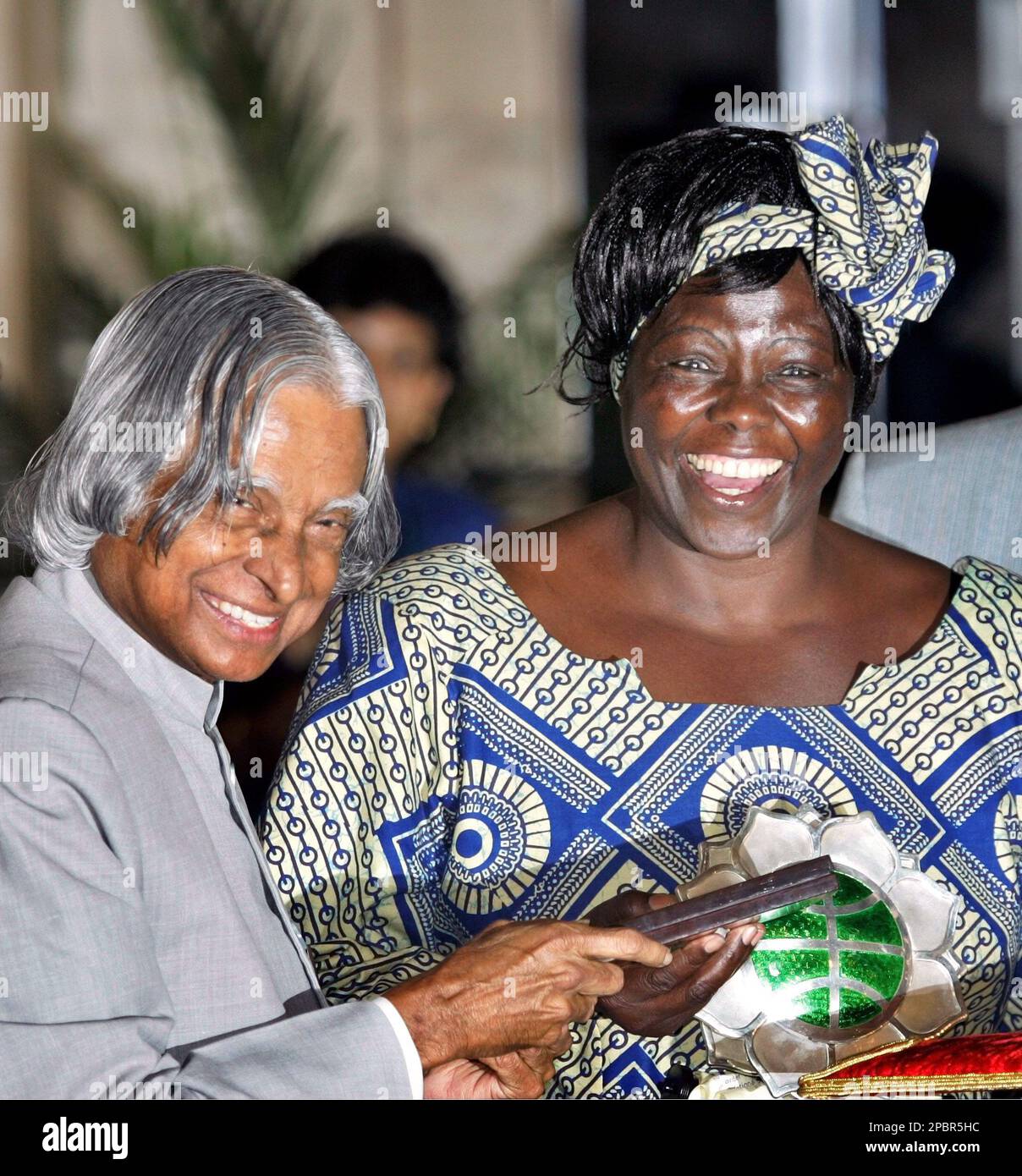 Kenyan Wangari Muta Maathai, right, receives the Jawaharlal Nehru Award