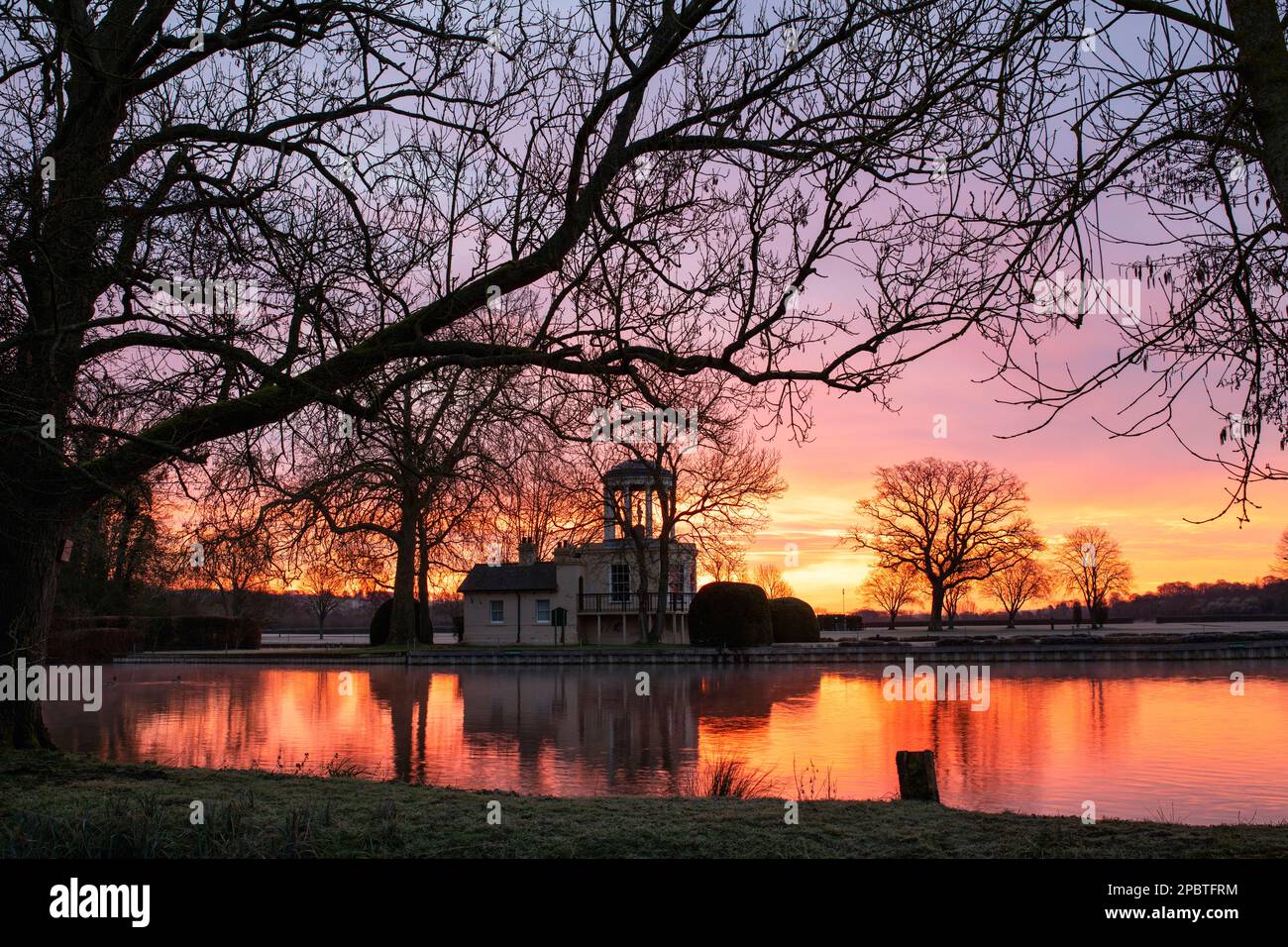 Sunrise along the River Thames at Temple Island, Henley on Thames, Oxfordshire, England Stock Photo