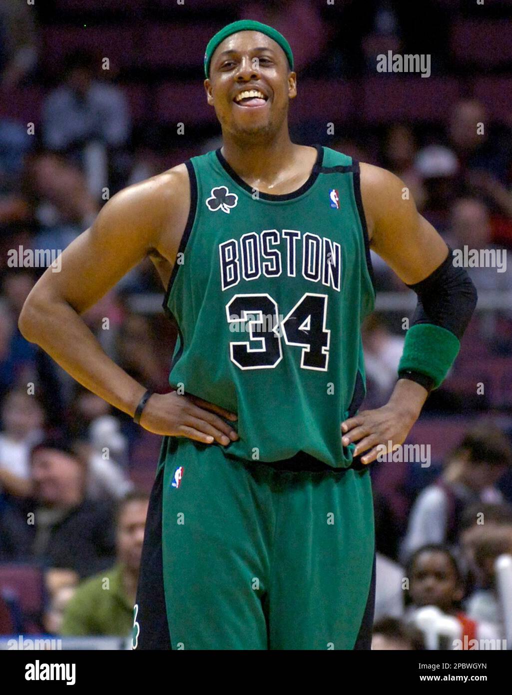 Lakers' Bryant, Clippers' Pierce are still around to contend on Christmas -  Los Angeles Times, image size:1025x1390