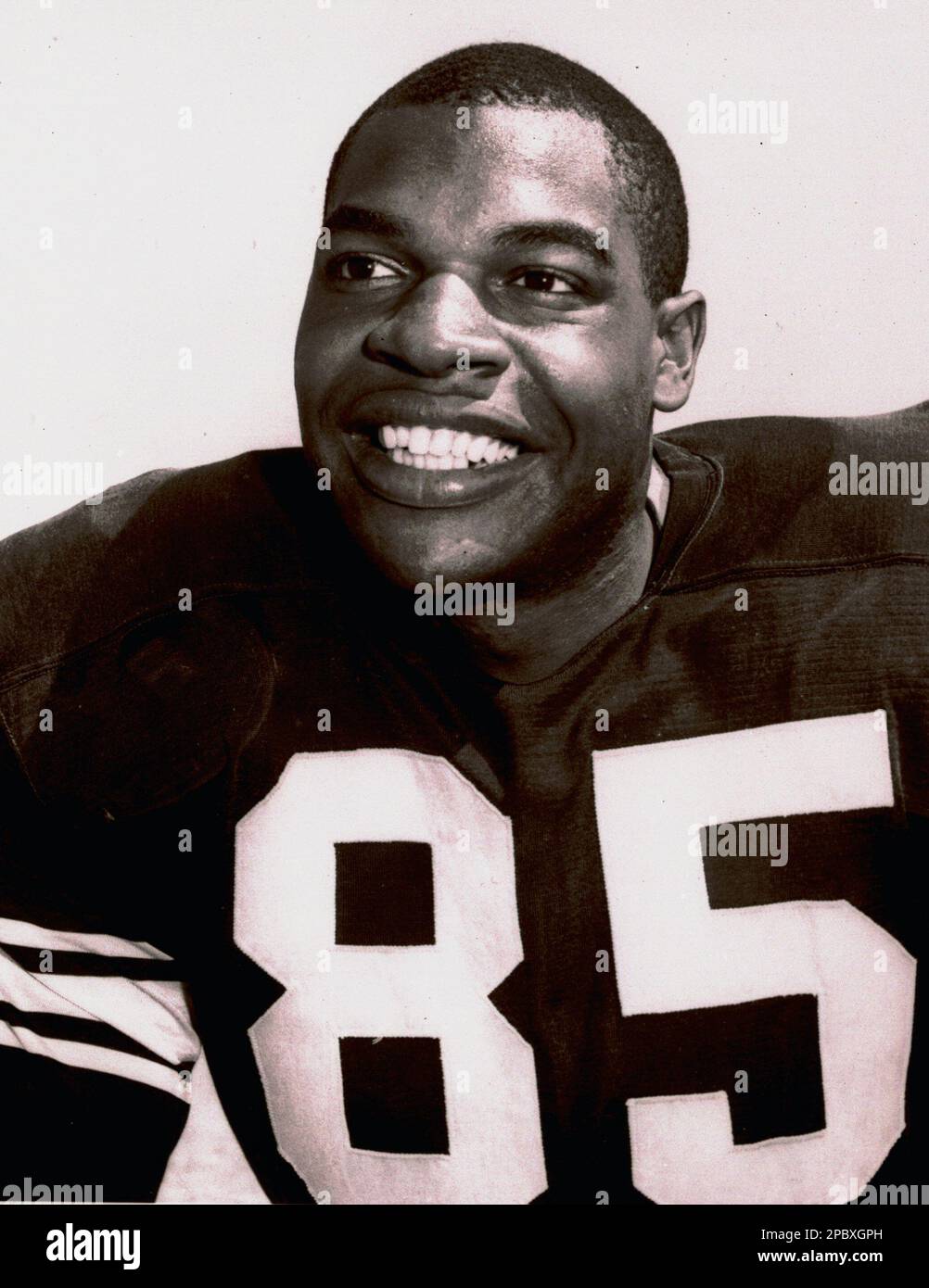 FILE ** Los Angeles Rams' Lamar Lundy is shown in this 1963 file photo.  Lundy, a member of the Fearsome Foursome defensive line for the Los Angeles  Rams in the 1960s,