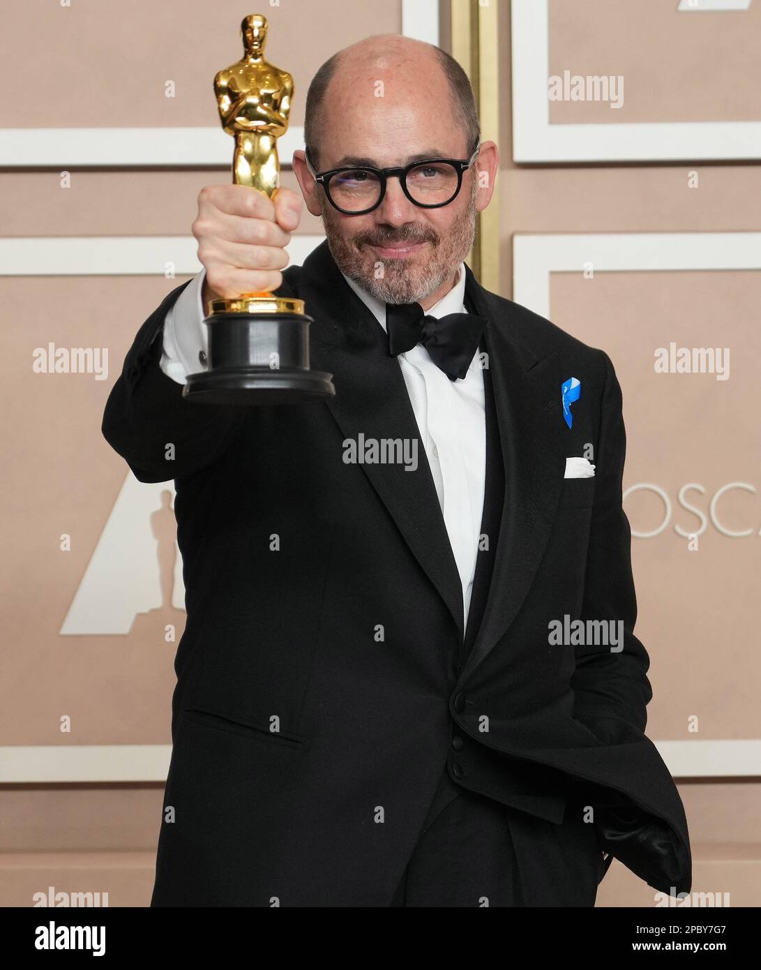 Los Angeles, USA. 12th Mar, 2023. Edward Berger, winner of the Best International Feature Film award for ‘All Quiet on the Western Front' posing for photos in the press room at the The 95th Academy Awards held by the Academy of Motion Picture Arts and Sciences at the Dolby Theatre in Los Angeles, CA on March 12, 2023. (Photo by Sthanlee B. Mirador/Sipa USA) Credit: Sipa USA/Alamy Live News Stock Photo