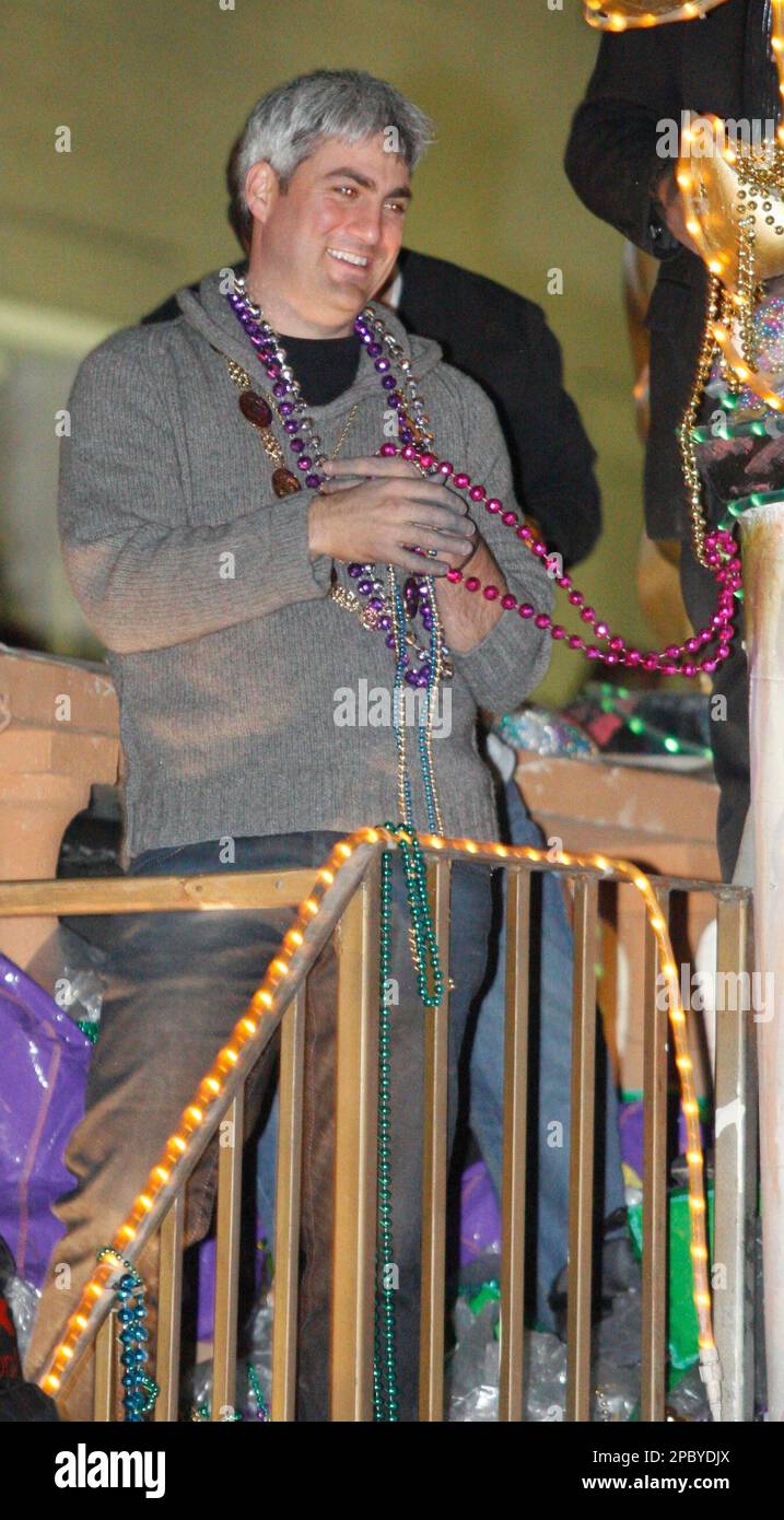 Singer Taylor Hicks, of "American Idol" fame, performs his duties as