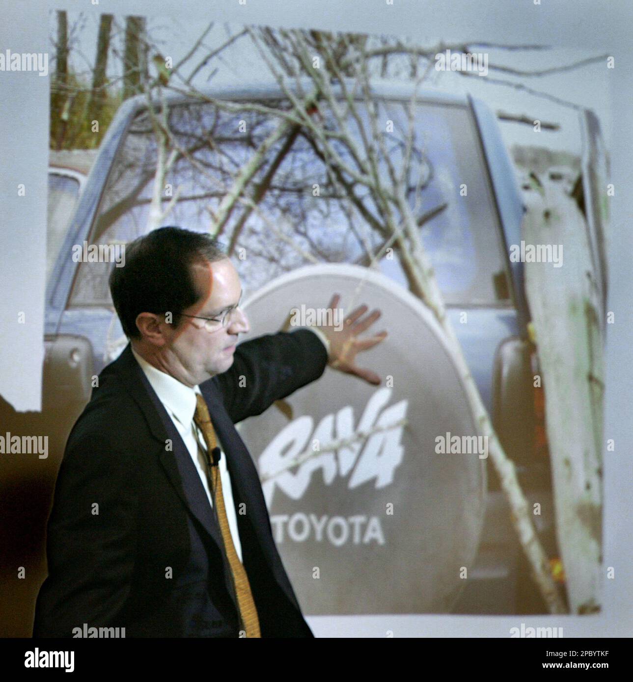 Steven Avery's attorney Jerome Buting points to a projected photo of