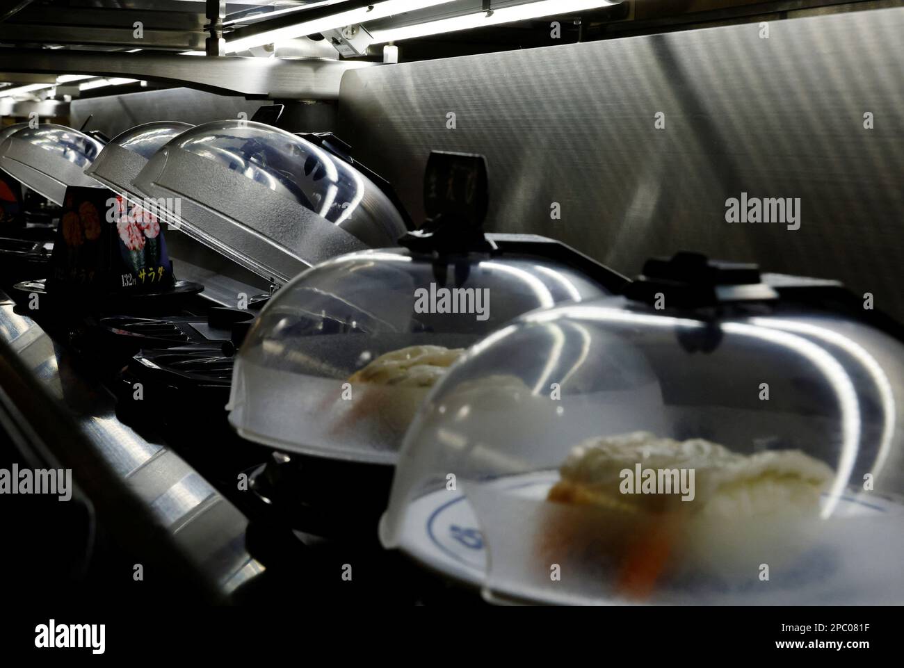 An artificial intelligence camera is installed on a conveyor belt