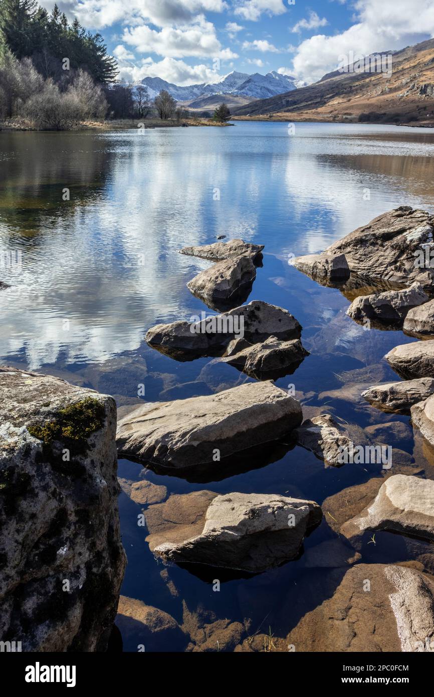 Llyn Mymbyr and Snowdon mountain with snow, North Wales Stock Photo