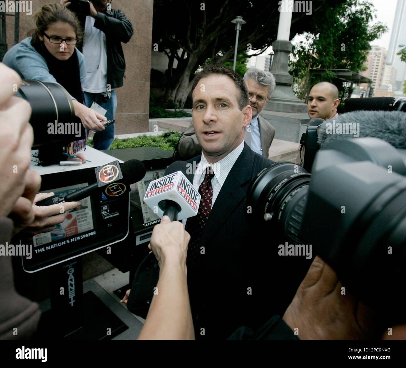 Attorney Ron Rale, representing Anna Nicole Smith, talks to the media ...
